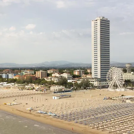 Attico Sul Mare Al 30esimo Piano דירה